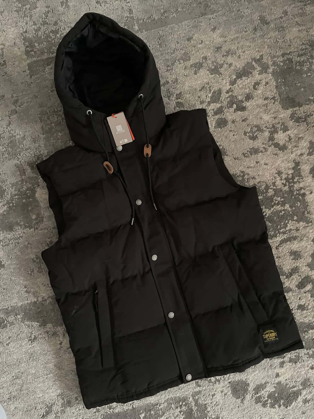 Kamizelka puchowa z kapturem Superdry Jet Black Everest roz. XXL